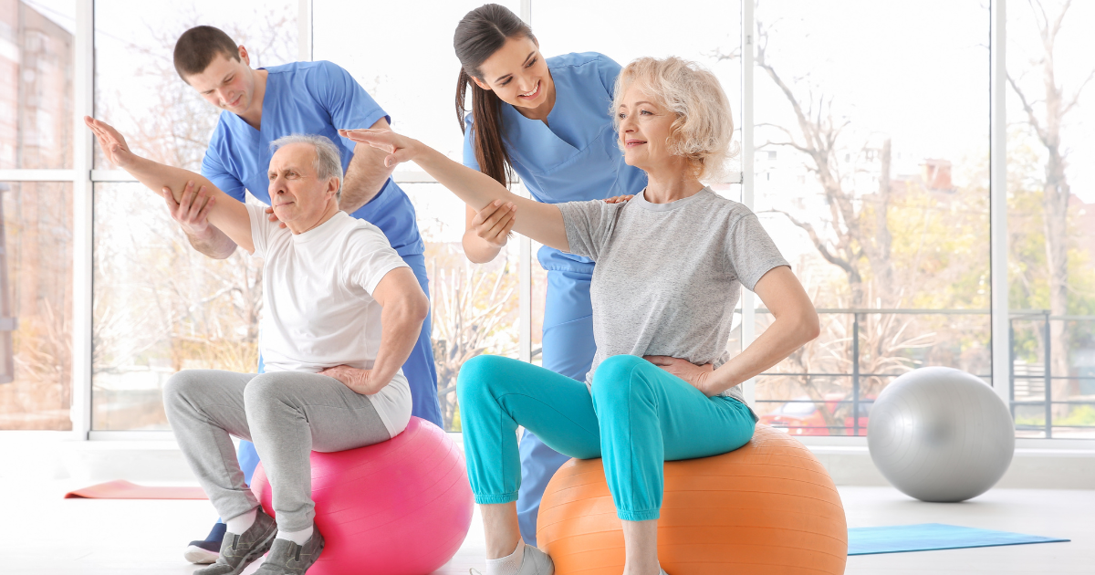 Ćwiczenia na równowagę dla seniorów. Kiedy i jakie są najskuteczniejsze?